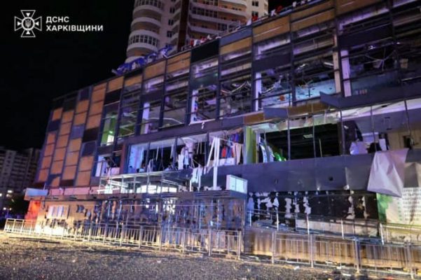 Россияне ударили по супермаркету в Харькове: 13 пострадавших 