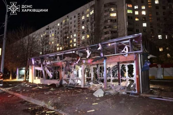 Россияне ударили по супермаркету в Харькове: 13 пострадавших 