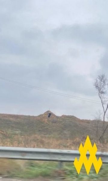 Очікують прориву ЗСУ. Партизани показали укріплення і бліндажі окупантів біля Криму 5 Очікують прориву ЗСУ. Партизани показали укріплення і бліндажі окупантів біля Криму