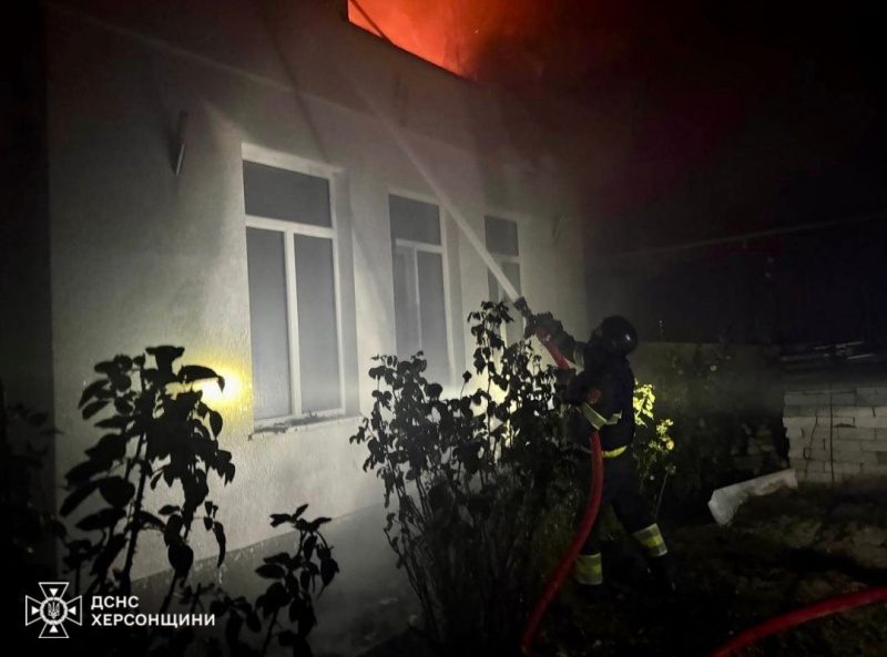 Окупанти з дрона атакували будинок в Херсоні: фото наслідків 3 Окупанти з дрона атакували будинок в Херсоні: фото наслідків