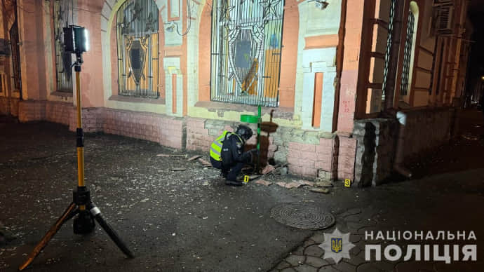 Подбросили взрывчатку к отделам полиции в Харькове: задержаны 15-летние парень и девушка 