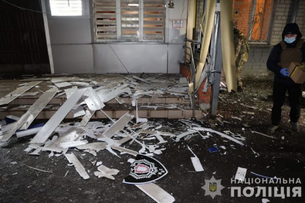 Подбросили взрывчатку к отделам полиции в Харькове: задержаны 15-летние парень и девушка 