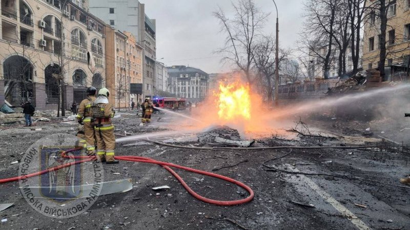 Ракетний удар по Києву: з'явились фото наслідків обстрілу 10 Ракетний удар по Києву: з'явились фото наслідків обстрілу