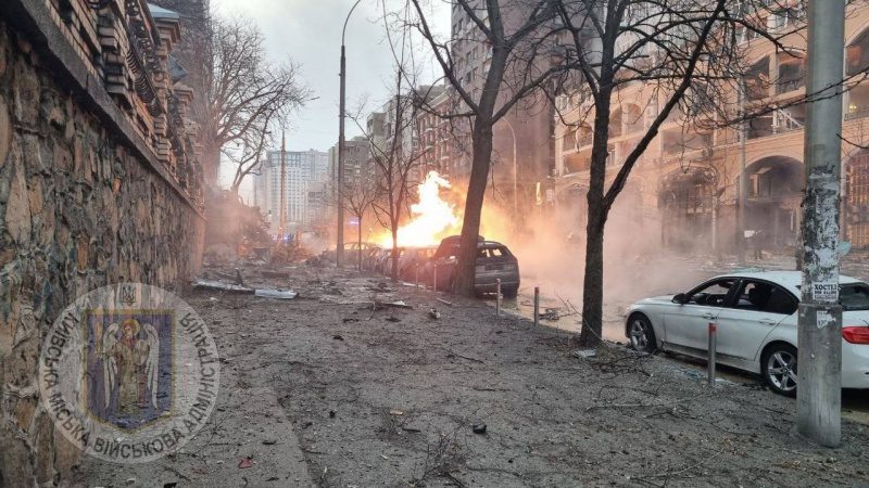 Ракетний удар по Києву: з'явились фото наслідків обстрілу 14 Ракетний удар по Києву: з'явились фото наслідків обстрілу