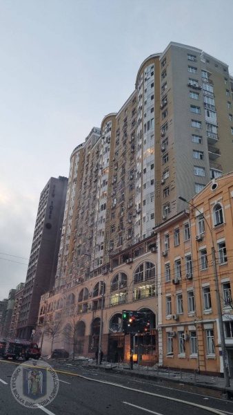 Ракетний удар по Києву: з'явились фото наслідків обстрілу 15 Ракетний удар по Києву: з'явились фото наслідків обстрілу