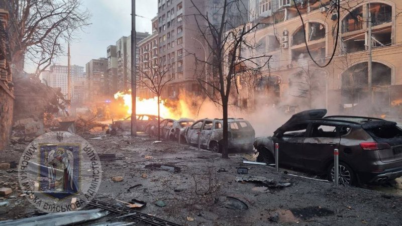 Ракетний удар по Києву: з'явились фото наслідків обстрілу 8 Ракетний удар по Києву: з'явились фото наслідків обстрілу