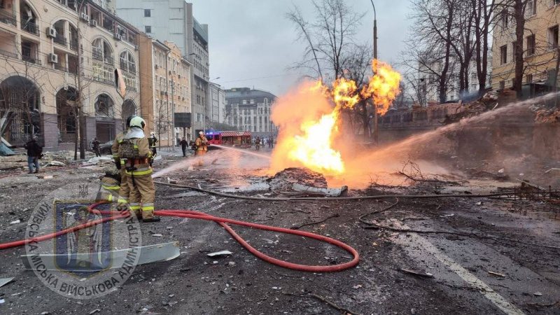 Ракетний удар по Києву: з'явились фото наслідків обстрілу 13 Ракетний удар по Києву: з'явились фото наслідків обстрілу