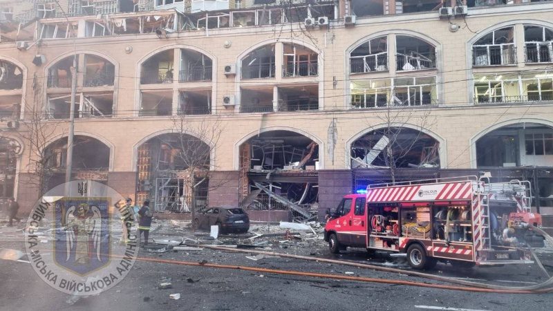 Ракетний удар по Києву: з'явились фото наслідків обстрілу 16 Ракетний удар по Києву: з'явились фото наслідків обстрілу