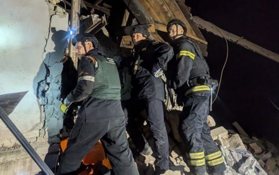 Ракетний удар по Кривому Рогу: з-під завалів деблокували людей, серед них є підліток 1 raketnij udar po krivomu rogu z pid zavaliv deblokuvali ljudej sered nih ye pidlitok f4d178e scaled China Way