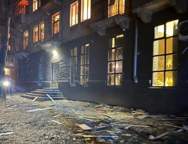 Росіяни атакували дрони Дніпропетровську область: є постраждала (фото) 2 Росіяни атакували дрони Дніпропетровську область: є постраждала (фото)