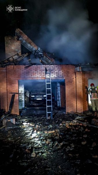 Тривога понад 9 годин. Стали відомі наслідки атаки РФ на Київську область (фото) 2 Тривога понад 9 годин. Стали відомі наслідки атаки РФ на Київську область (фото)