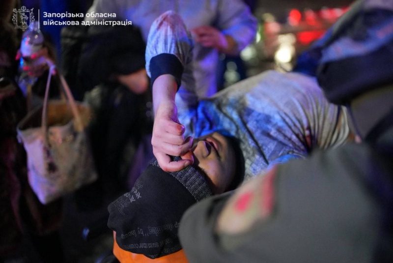 Удар РФ по Запоріжжю: в ОВА показали фото та відео наслідків