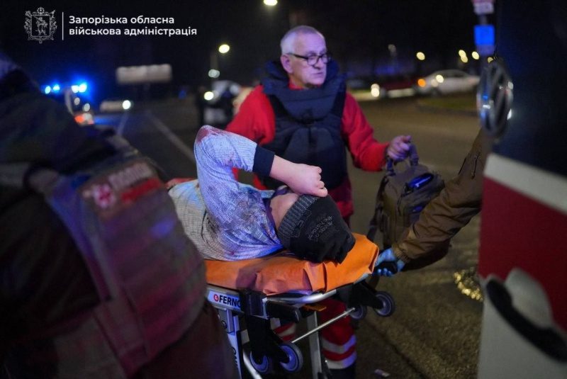 Удар РФ по Запоріжжю: в ОВА показали фото та відео наслідків