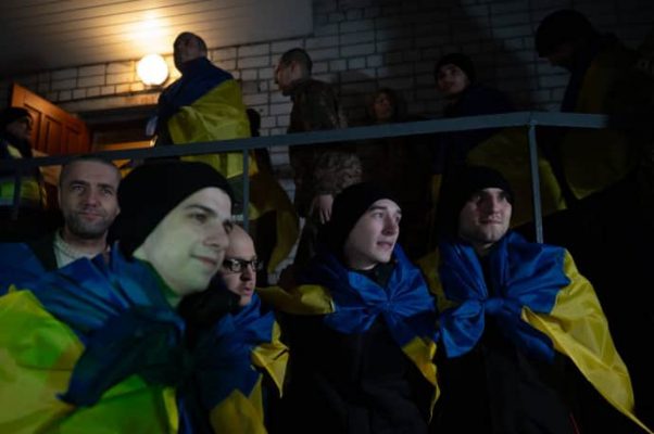 В СБУ показали видео освобождения украинцев из плена 4 В СБУ показали видео освобождения украинцев из плена