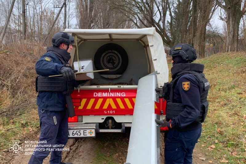Застряг на дереві. У Київській області виявили дрон-приманку РФ (фото) 5 Застряг на дереві. У Київській області виявили дрон-приманку РФ (фото)