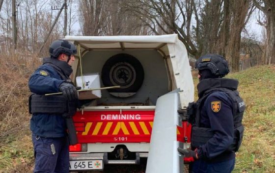 Застряг на дереві. У Київській області виявили дрон-приманку РФ (фото) 13 zastrjag na derevi u kiyivskij oblasti vijavili dron primanku rf foto f589a88 scaled China Way