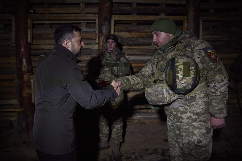 Зеленський приїхав на позиції дивізіону HIMARS у Запорізькій області 2 Зеленський приїхав на позиції дивізіону HIMARS у Запорізькій області