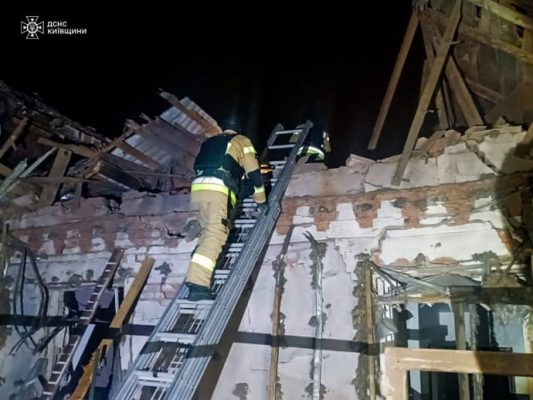 Из-за атаки россиян на Киевщине погиб человек, среди раненых – 16-летний парень 3 Из-за атаки россиян на Киевщине погиб человек, среди раненых – 16-летний парень
