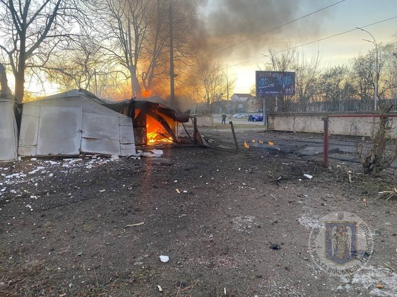 Київ атакували дрони, виникли пожежі: що відомо про наслідки
