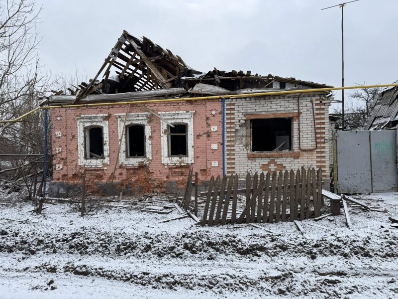 Росіяни за добу скинули 14 КАБів на своє село у Курській області (фото)