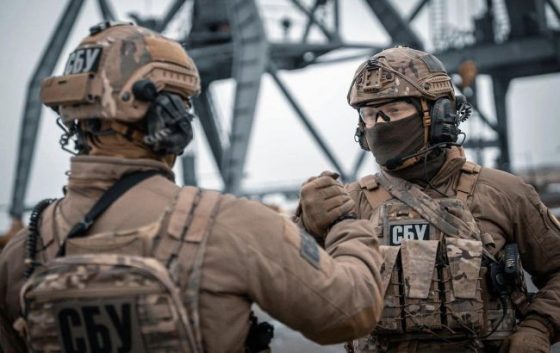 Спільна операція СБУ та ВМС: у Росії "Нептуном" уражено склад зберігання дронів-розвідників 5 spilna operacija sbu ta vms u rosiyi neptunom urazheno sklad zberigannja droniv rozvidnikiv 7833447 scaled China Way