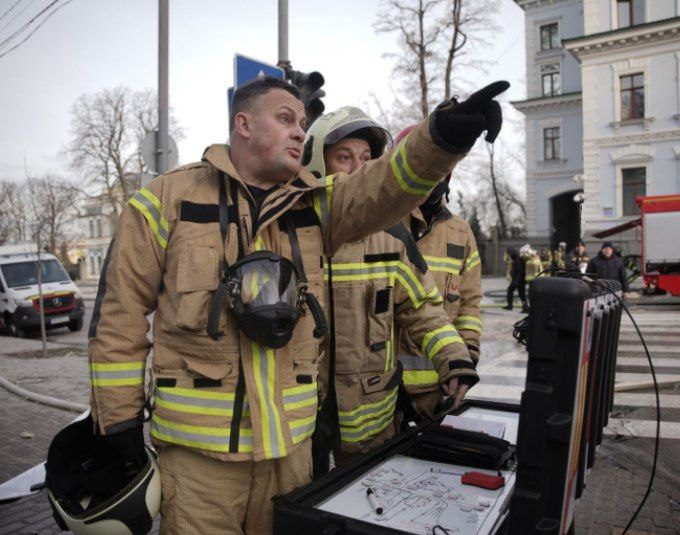 У центрі Києва завершили розбір завалів після удару "Шахедів" три доби тому 2 У центрі Києва завершили розбір завалів після удару "Шахедів" три доби тому