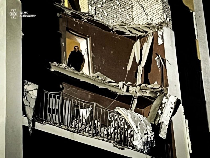 У Вишневому зі зруйнованої "Шахедом" багатоповерхівки врятували 5 людей, серед них є діти