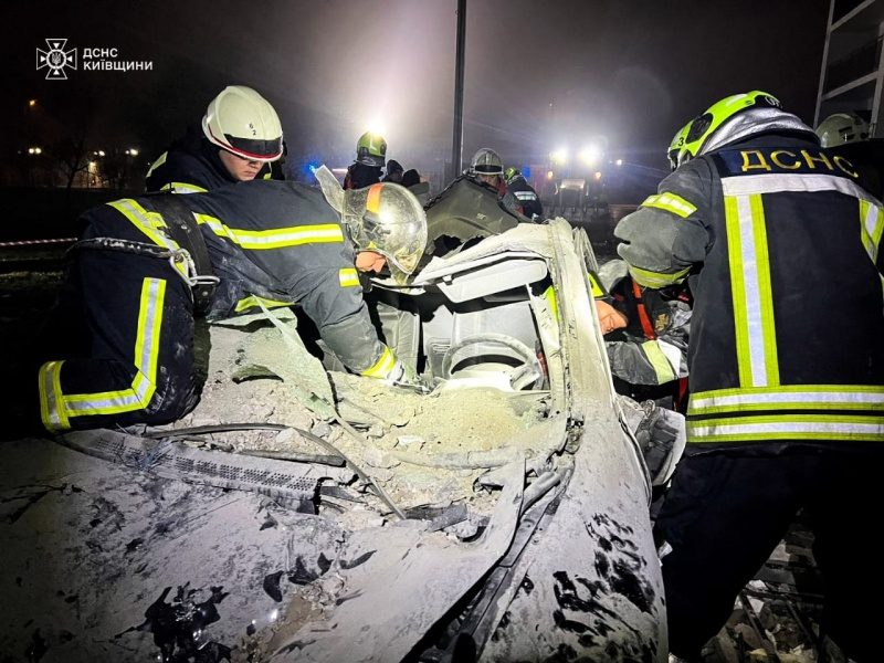 У Вишневому зі зруйнованої "Шахедом" багатоповерхівки врятували 5 людей, серед них є діти
