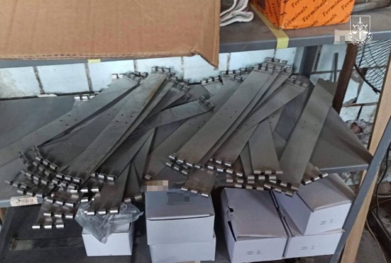 Українці продавали Росії мікрочіпи для ракет та дронів: їх викрили 3 Українці продавали Росії мікрочіпи для ракет та дронів: їх викрили