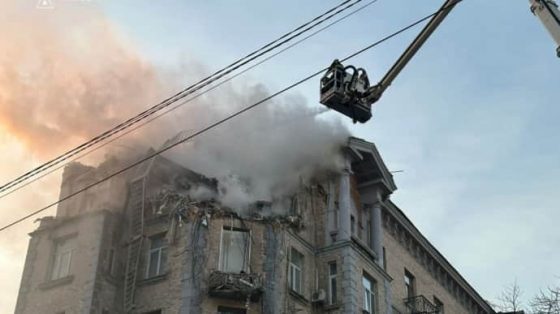 В Печерском районе Киева из-за падения обломков дрона произошел пожар: пострадали три человека 1 v pecherskom rajone kieva iz za padenija oblomkov drona proizoshel pozhar postradali tri cheloveka 2794840 scaled China Way
