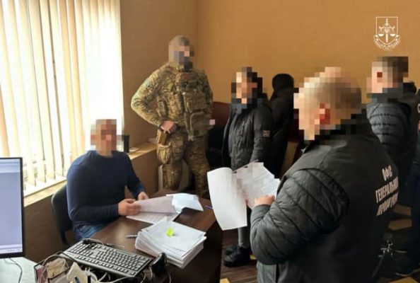 ГБР: В Днепре судья подделал подпись и присвоил арендованную квартиру в центре города 