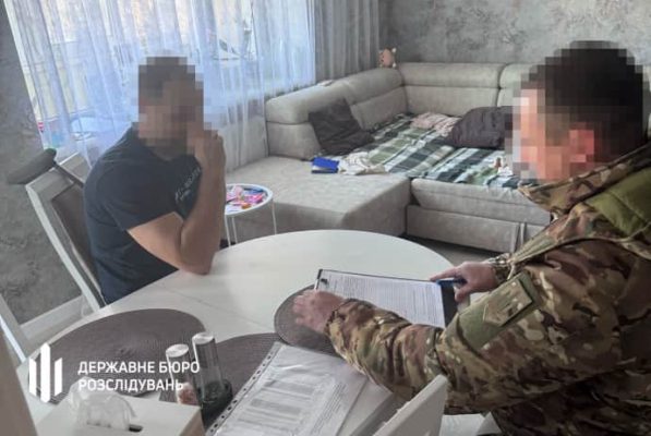 ГБР задержало и.о. мэра Костополя и депутата, которых подозревают в ''земельной'' взятке 
