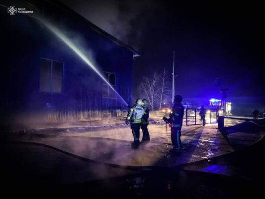 Ночная атака БпЛА на Киевщину: погиб человек, бушевал пожар, повреждены здания 3 Ночная атака БпЛА на Киевщину: погиб человек, бушевал пожар, повреждены здания