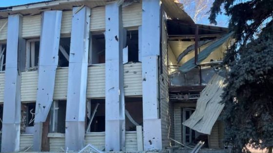 Оккупанты попали КАБом по центру Золочева, разрушили помещение соцзащиты 1 okkupanty popali kabom po centru zolocheva razrushili pomeshhenie soczashhity 9a742a6 scaled China Way
