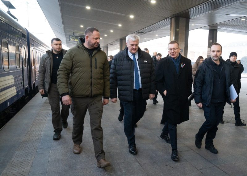 Президент Латвии прибыл в Киев для участия в саммите стран-партнеров в связи с третьей годовщиной полномасштабного вторжения РФ