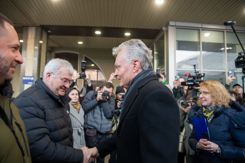 Президент Литвы прибыл в Киев для участия в саммите стран-партнеров по случаю третьей годовщины агрессии РФ против Украины