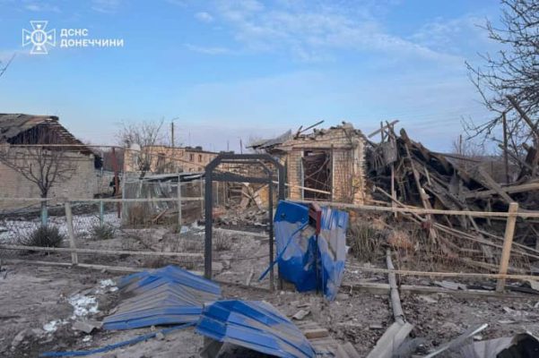 Российская авиация ударила по Николаевке в Донецкой области: погиб мужчина 