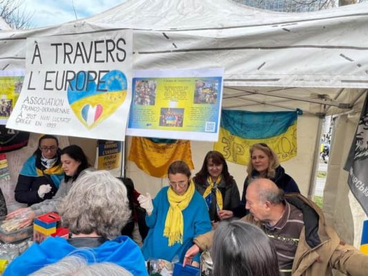 В Париже в поддержку Украины собрались более 10 тысяч человек 2 В Париже в поддержку Украины собрались более 10 тысяч человек