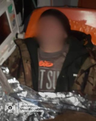 Мужчины, которые шли в Румынию через Карпаты, устали и вызвали пограничников 2 Мужчины, которые шли в Румынию через Карпаты, устали и вызвали пограничников