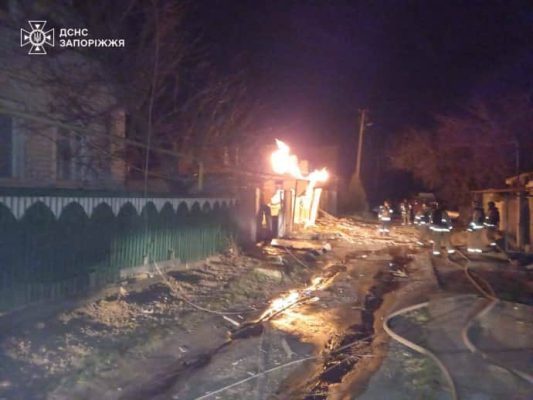 Спасатели показали последствия российской атаки дронов на Запорожье и район 