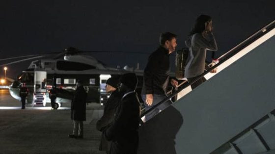 Супруги Вэнс прибыли в Гренландию 2 suprugi vens pribyli v grenlandiju 8a00452 scaled China Way