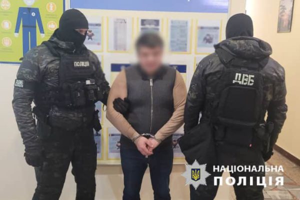 В Киеве задержали водителя Mercedes, который убегал от полиции: ранее его 12 раз штрафовали 3 В Киеве задержали водителя Mercedes, который убегал от полиции: ранее его 12 раз штрафовали