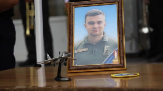 Зеленский присвоил пилоту Алексею Месю, погибшему в катастрофе F-16, звание Героя Украины 3 zelenskij prisvoil pilotu alekseju mesju pogibshemu v katastrofe f 16 zvanie geroja ukrainy fdd4a25 scaled China Way