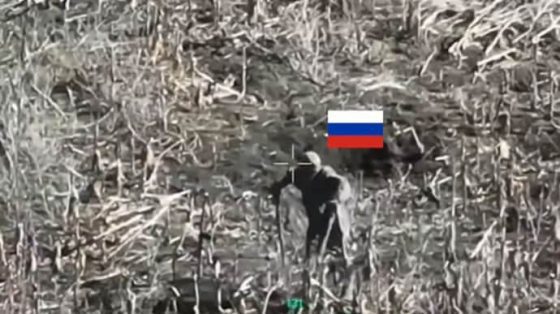 Аэроразведчики показали, как россияне бросают на позиции ВСУ солдат на костылях 1 aerorazvedchiki pokazali kak rossijane brosajut na pozicii vsu soldat na kostyljah c98f041 scaled China Way