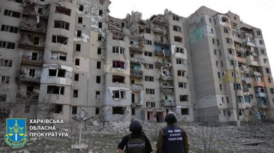 Армия РФ сбросила авиабомбу на многоэтажку в Купянске: есть пострадавшая 1 armija rf sbrosila aviabombu na mnogoetazhku v kupjanske est postradavshaja a0c4df2 scaled China Way