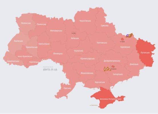 По всей Украине &ndash; воздушная тревога из-за ракетной опасности 