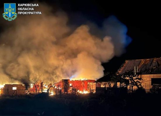 Россияне ударили УАБом по селу на Харьковщине: горели дома, повреждена почта, двое раненых 2 Россияне ударили УАБом по селу на Харьковщине: горели дома, повреждена почта, двое раненых
