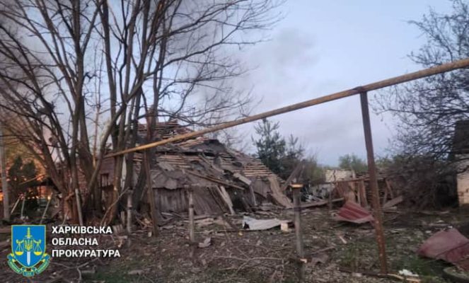 Россияне ударили УАБом по селу на Харьковщине: горели дома, повреждена почта, двое раненых 4 Россияне ударили УАБом по селу на Харьковщине: горели дома, повреждена почта, двое раненых