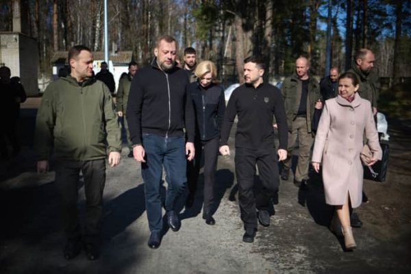 Зеленский на Черниговщине посетил школу, где оккупанты пытали людей 
