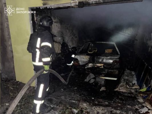 Спасатели показали последствия массированной атаки на Запорожье: деблокировали двух человек 3 Спасатели показали последствия массированной атаки на Запорожье: деблокировали двух человек